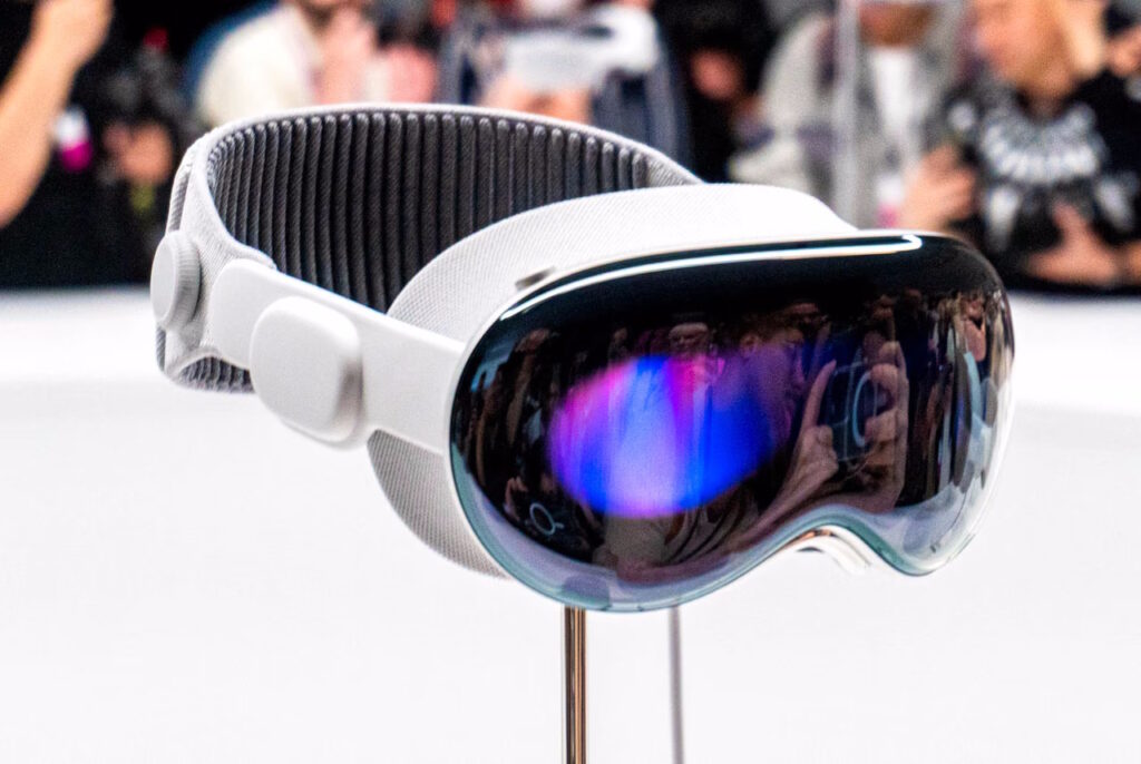 10月に出願公開された新技術 Appleのヘッドマウントディスプレイ | +